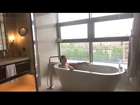 ❤️ Lesea le leholo Le ntse le tsokotsa petsana ea lona ka tjantjello Video ea bootsoa