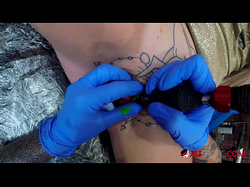 ❤️ Sully Savage ea nang le li-tattoo tse chesang haholo o ile a fumana tattoo clitoris ea hae Video ea bootsoa